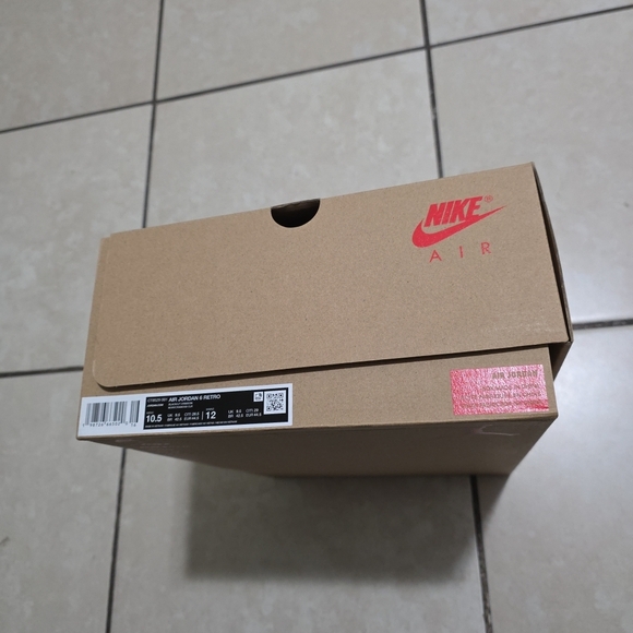 Empty Shoe Box - Picture 3 of 7